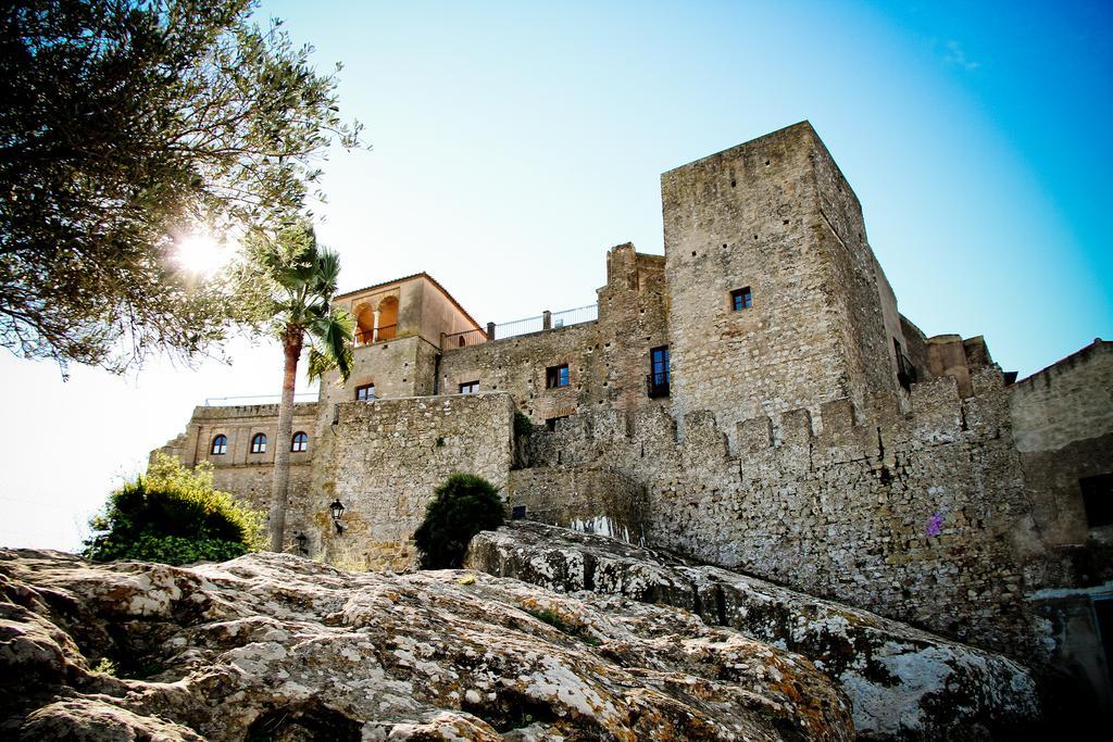 Hotel Tugasa Castillo De Castellar Castellar de la Frontera Dış mekan fotoğraf